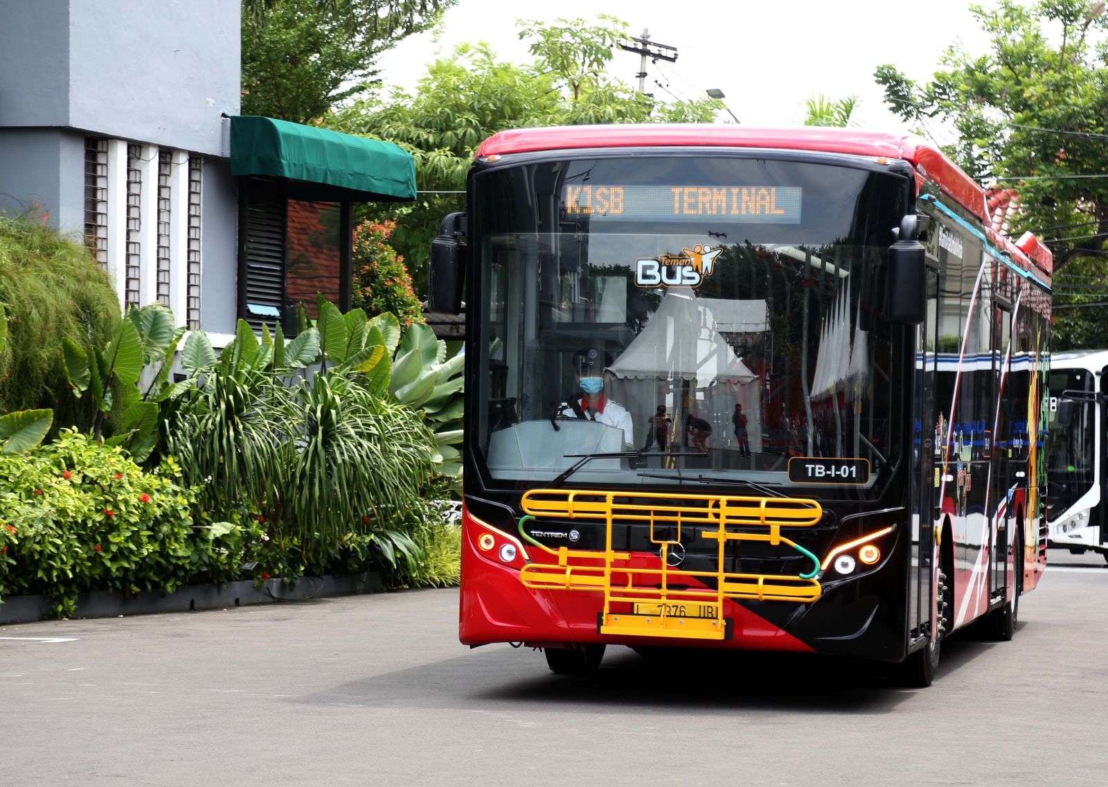 Bus Trans Semanggi Surabaya menggantikan bus listrik. (Foto: Humas Pemkot Surabaya)