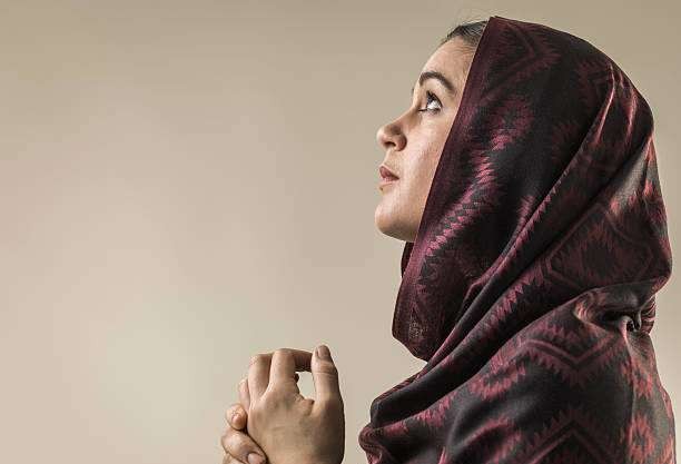 Muslimah yang sedang berdoa. (Ilustrasi)