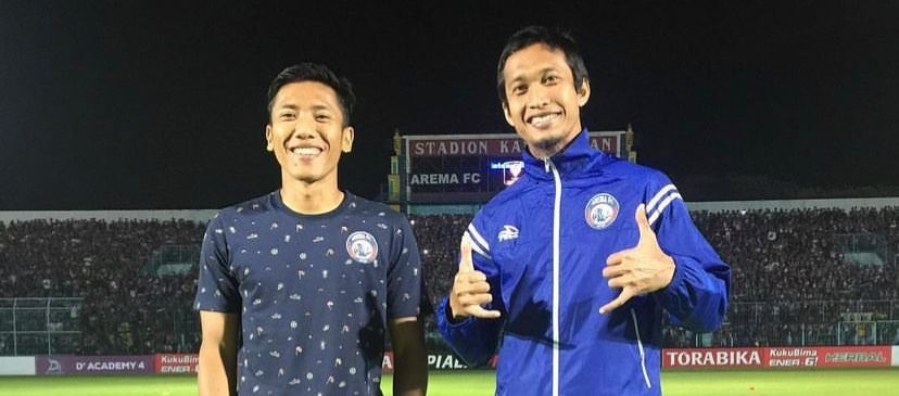Ahmad Bustomi (kiri) saat berada di Stadion Kanjuruhan, Malang (Foto: Instagram/@bustomi19)