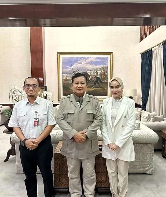 Dahnil Anzar Simanjuntak, juru bicara Menteri Pertahanan Prabowo Subianto, dan pasangannya dokter Muna Soraya Putri. (Foto: Twitter)