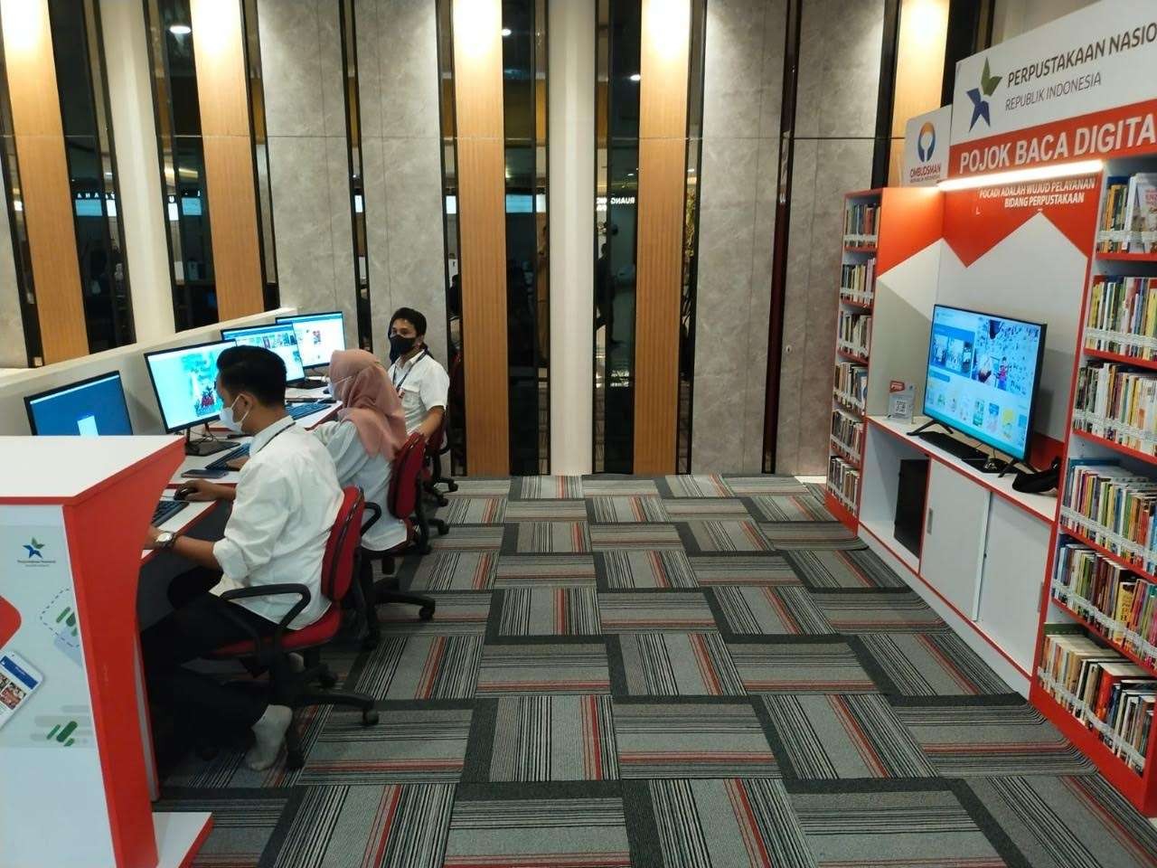 Pojok Baca Digital di Siola Surabaya yang bisa dipergunakan untuk meningkatkan minat baca. (Foto: Humas Pemkot Surabaya)