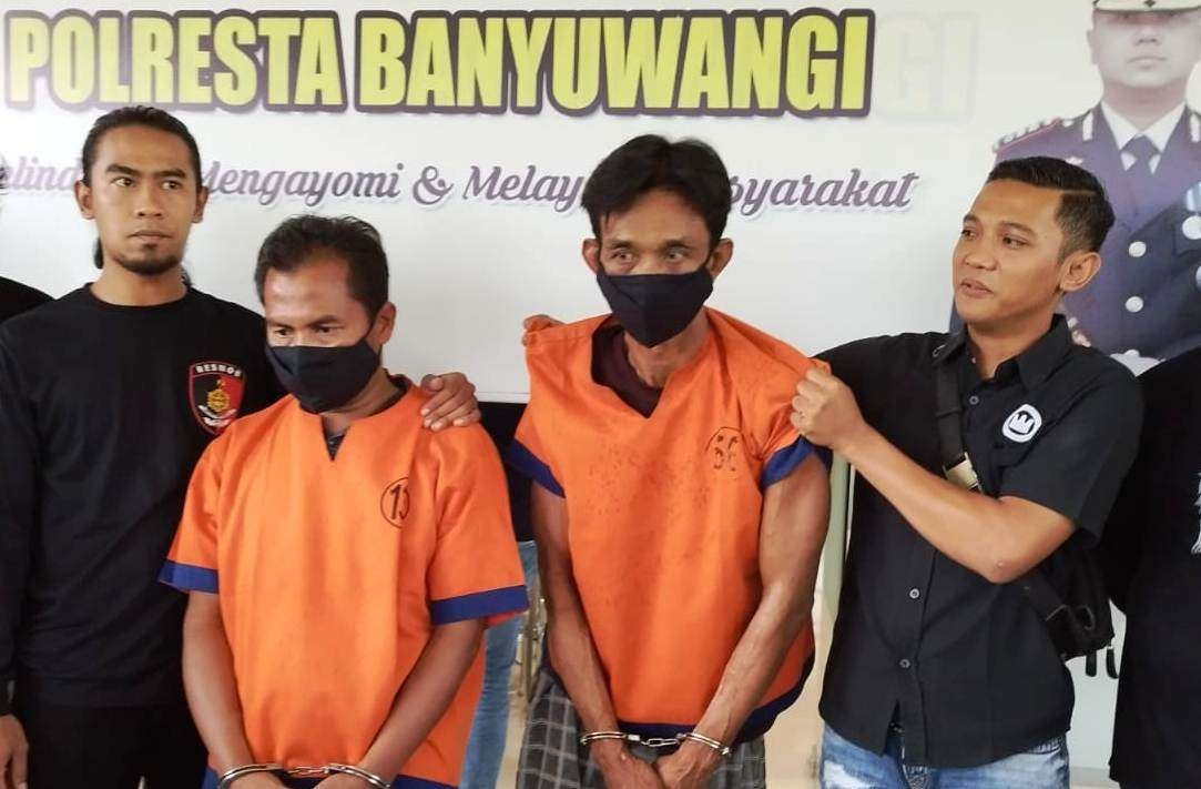 S (dua dari kanan) sudah masuk penjara sebanyak 12 kali dalam kasus curanmor (Foto: Muh Hujaini/Ngopibareng.id)