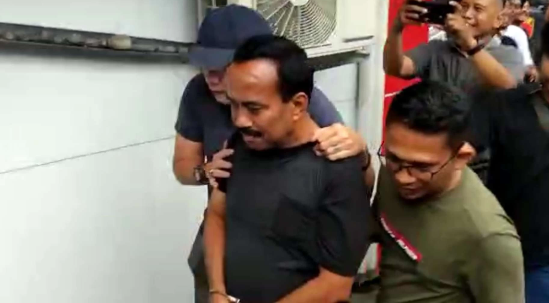 Samanhudi, eks Walikota Blitar baru saja ditangkap dan ditetapkan tersangka kasus perampokan rumah Walikota Blitar Santoso. (Foto: Tangkapan layar)