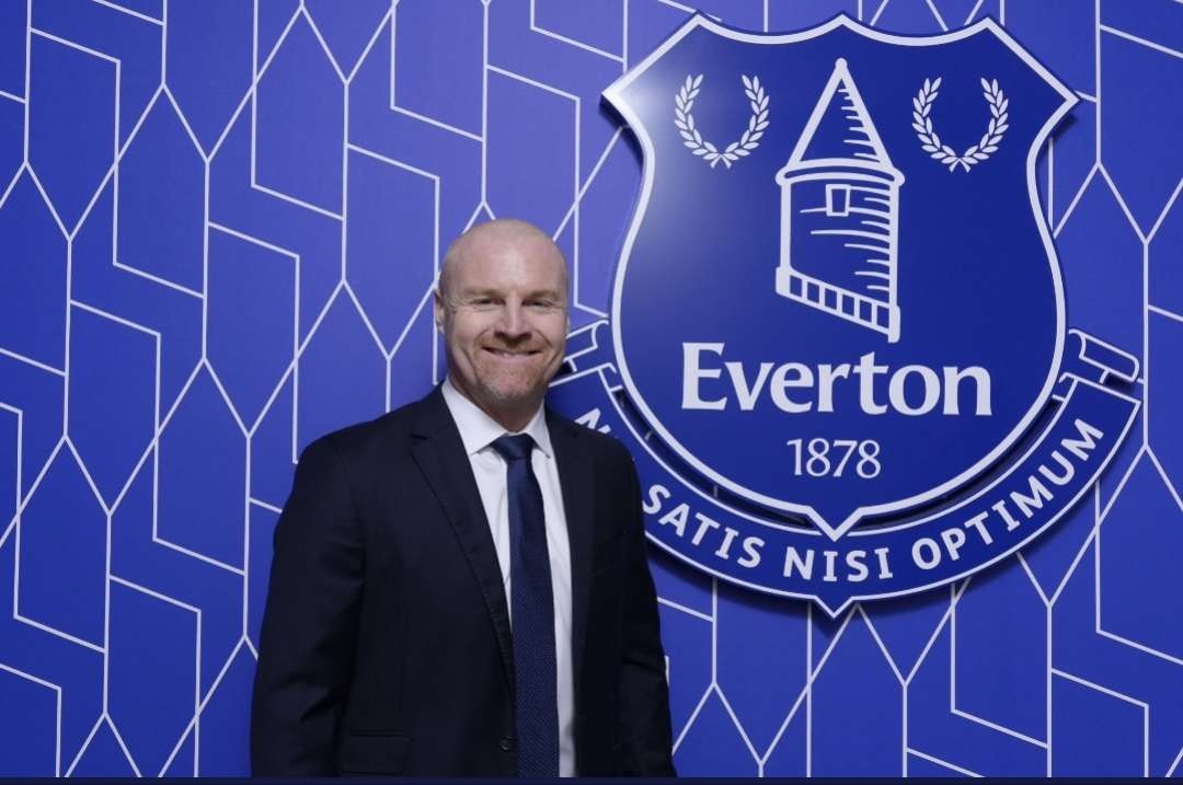 Sean Dyche, mantan juru taktik Burnley, dikontrak Everton hingga Juni 2025. (Foto: Twitter Everton)