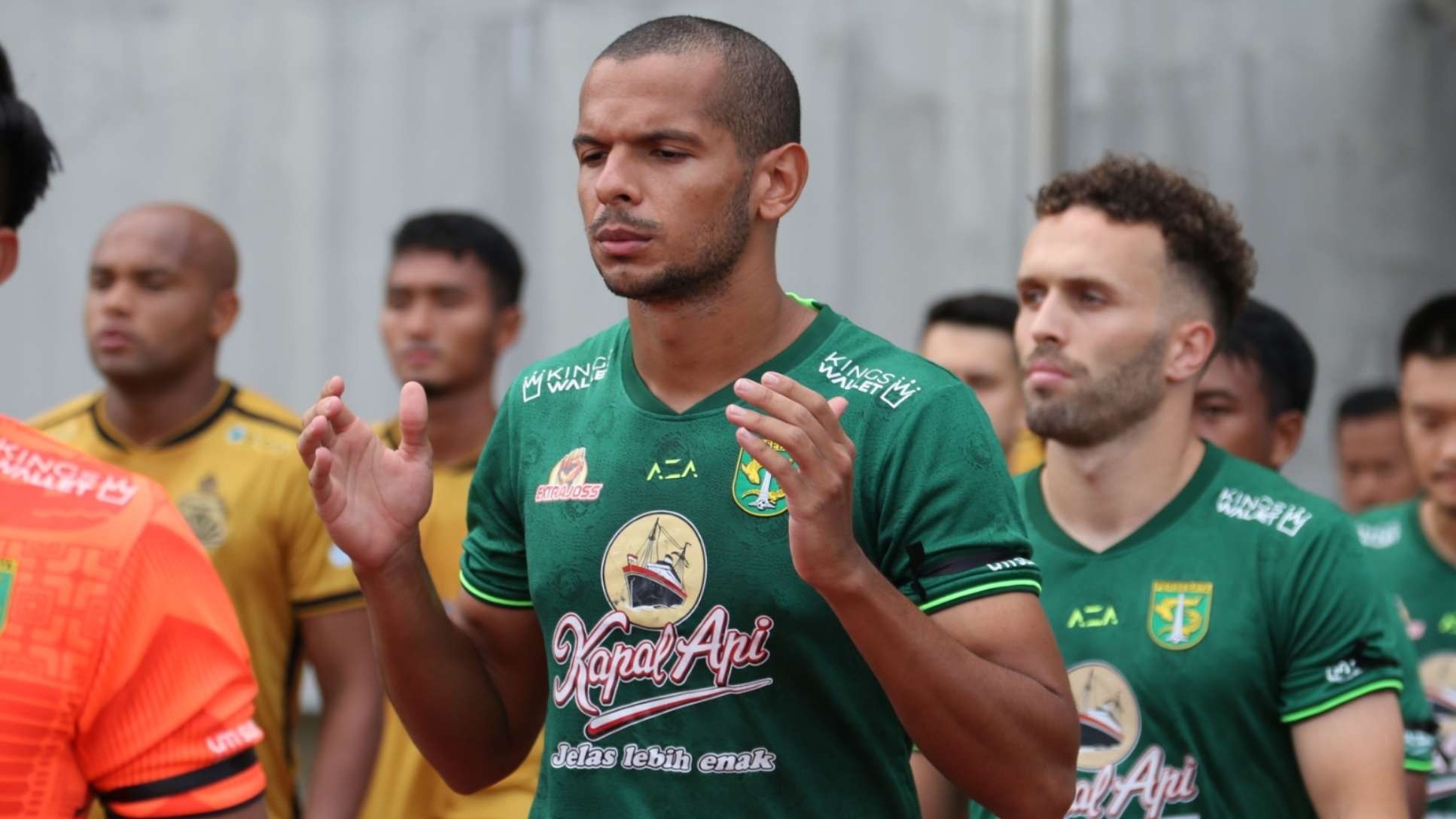 Pemain Persebaya, Leo Lelis dipastikan absen melawan Borneo FC. (Foto: Fariz Yarbo/Ngopibareng.id)