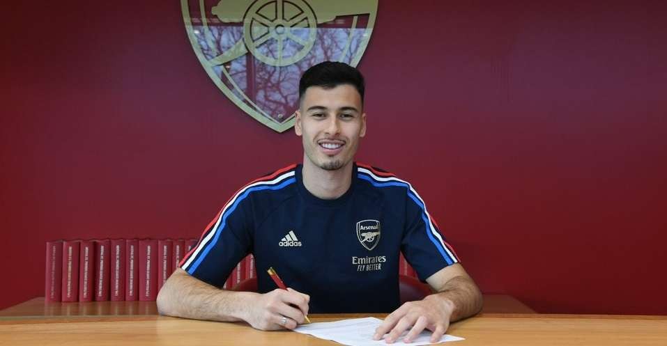 Gabriel Martinelli menandatangani kontrak jangka panjang dengan Arsenal. (Foto: Twitter/@Arsenal)