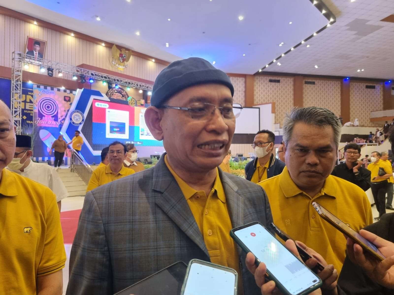 Rektor Unair Prof Mohammad Nasih ditemui dalam pembukaan AEE 2023. (Foto: Pita Sari/Ngopibareng.id)