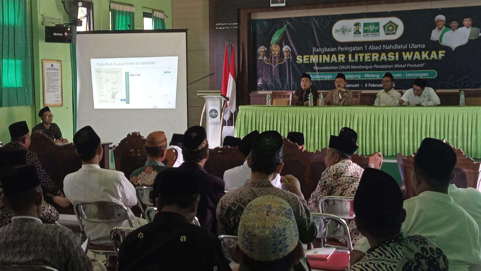 Keterangan Foto : Seminar literasi wakaf yang digelar LWPNU di Lamongan (Foto: Imron Rosidi/ngopibareng.id)