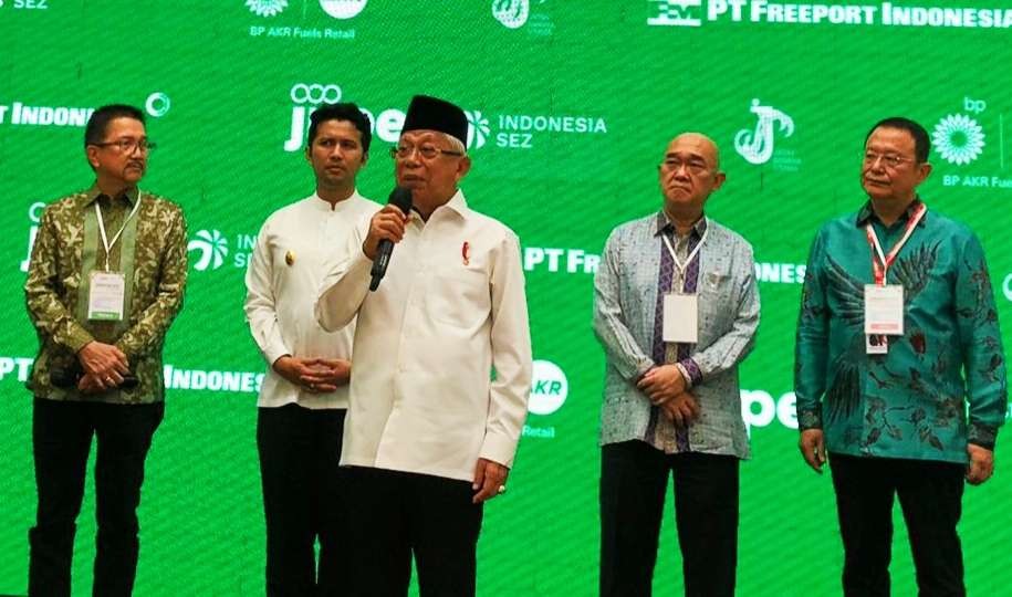 Wapres Ma'ruf Amin, meninjau kawasan ekonomi khusus di Gresik, Ia pun menjelaskan rencana Indonesia mengirim bantuan untuk Turki dan Suriah yang terkena gempa (Foto: BPMI Setwapres)