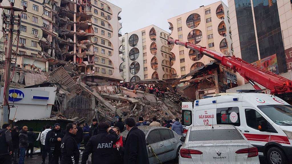 Banyak hoax terkait gempa Turki. (Foto: AFP)