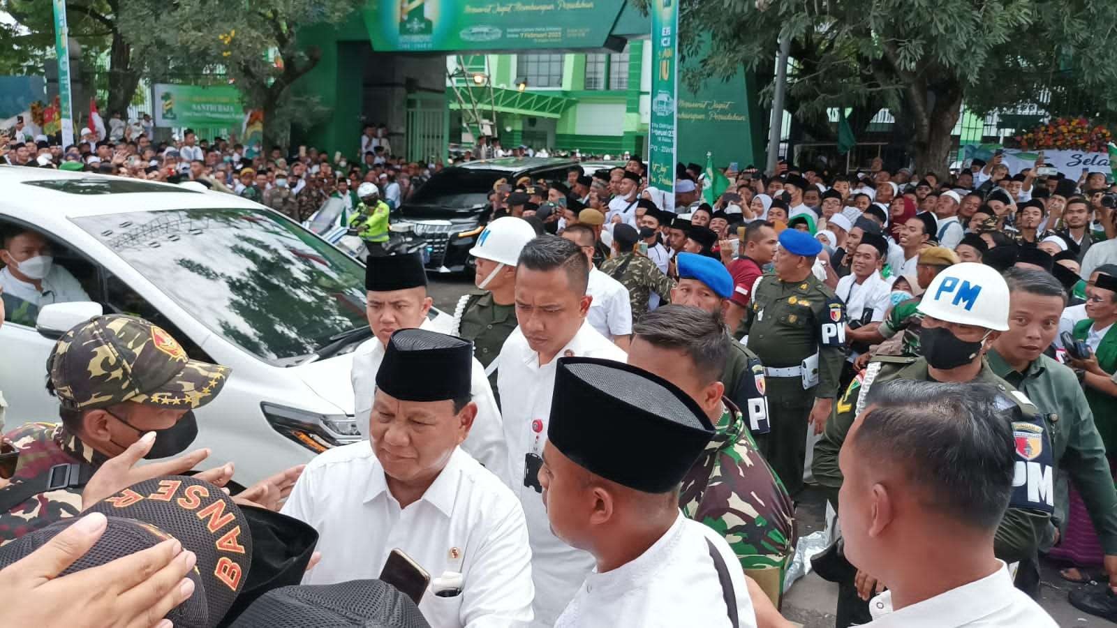 Menhan RI, Prabowo Subianto usai acara Puncak Resepsi Harlah Satu Abad NU di Stadion Gelora Delta, Sidoarjo, Selasa 7 Februari 2023. (Foto: Istimewa)