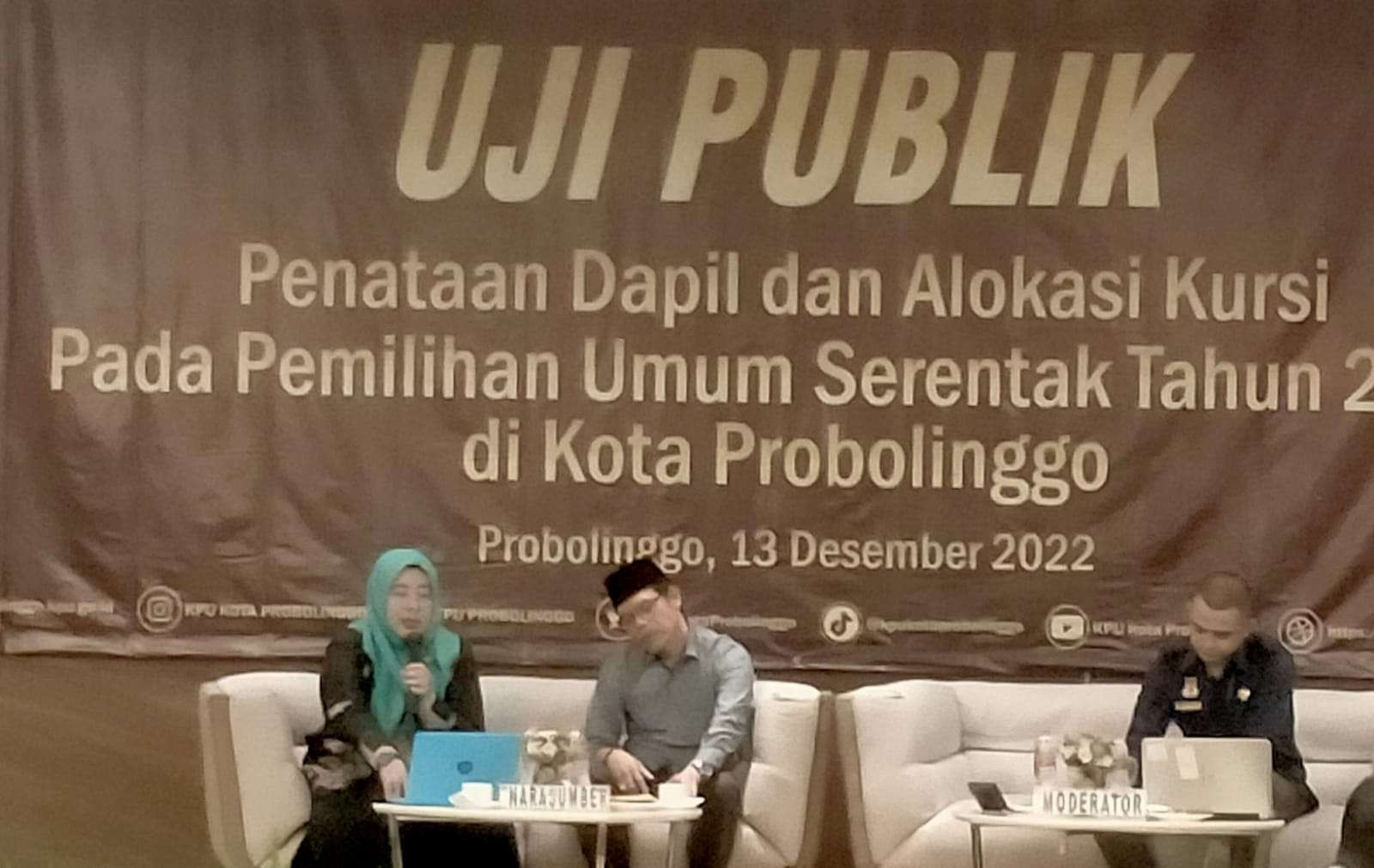 KPU Kota Probolinggo saat melakukan Uji Publik terkait Dapil dalam Pemilu 2024 mendatang, beberapa waktu lalu. (Foto: Ikhsan Mahmudi/Ngopibareng.id)