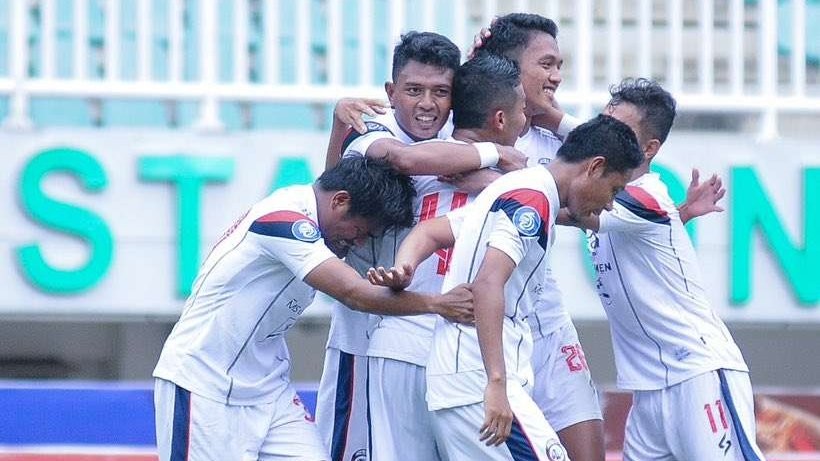 Arema FC mengakhiri tren negatif penampilan mereka usai mengalahkan Rans Nusantara FC dengan skor 2-1 pada pekan ke-23 Liga 1 Indonesia. (Foto: twitter @Aremaofficial)