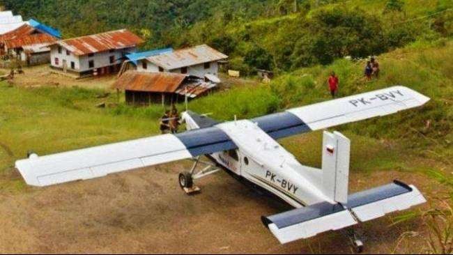 Susi Air jenis Pilatus Porter PC 6/PK-BVY dibakar oleh Kelompok Kriminal Bersenjata (KKB) Papua. (Foto: Susi Air)