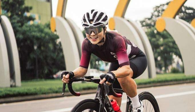 Fenny Anriany menemukan dunia baru yakni gowes road cycling trip dan ingin menjelajah kota-kota Indonesia dengan sepeda. (Foto: Goldy)