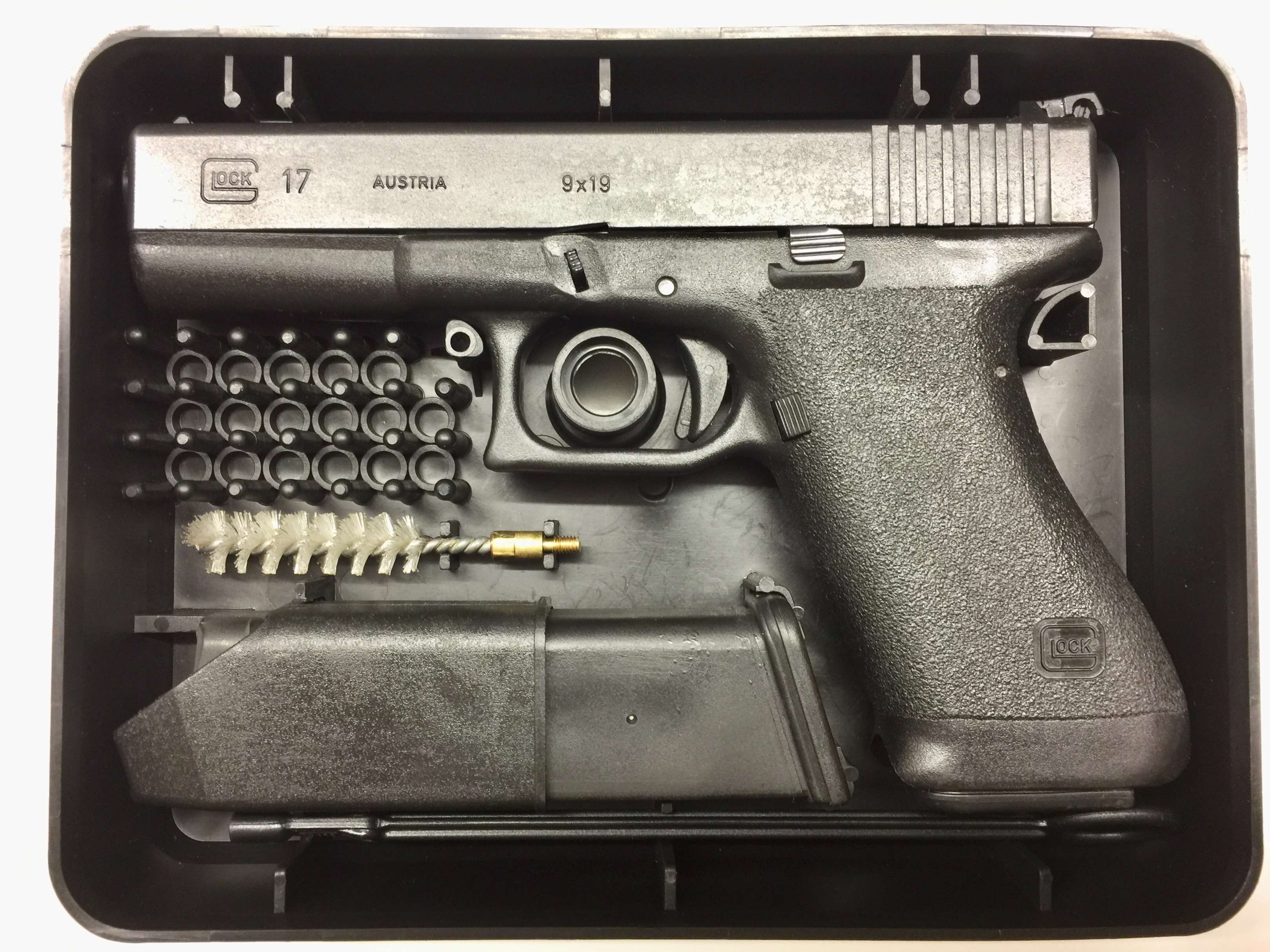 Pistol Glock 17 Austria senjata semi otomatis yang dipakai untuk standar militer. (Foto: dok. kaskus.co.id)