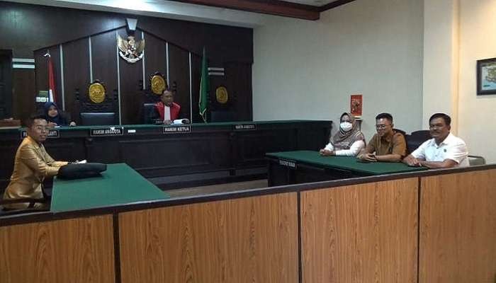 Proses sidang pra peradilan yang diajukan Muhammad Fahim Mawardi (Foto: Rusdi/Ngopibareng.id)