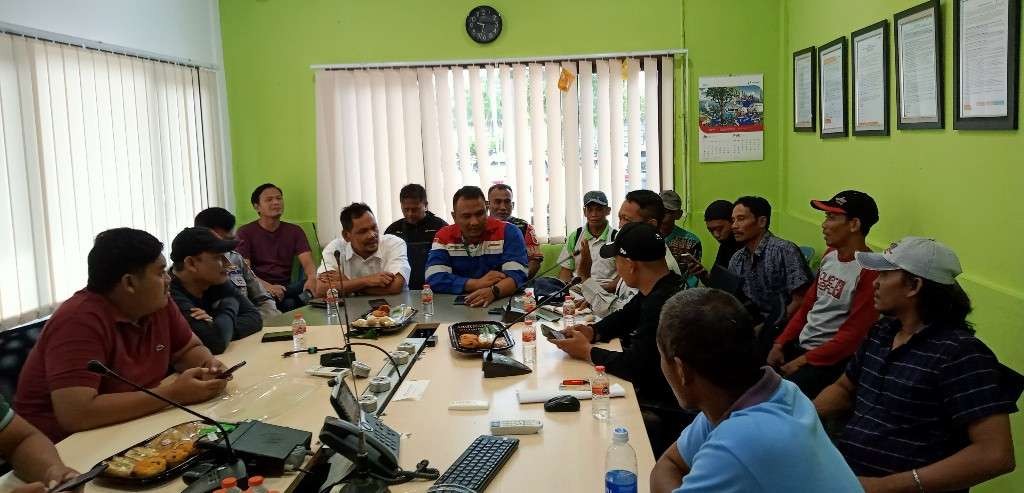 Mediasi antara warga Desa Bulurejo, Kecamatan Rengel dengan pihak Pertamina EP Sukowati di Desa Rahayu, Kecamatan Soko, Kabupaten Tuban (Foto: Khoirul Huda/Ngopibareng.id)