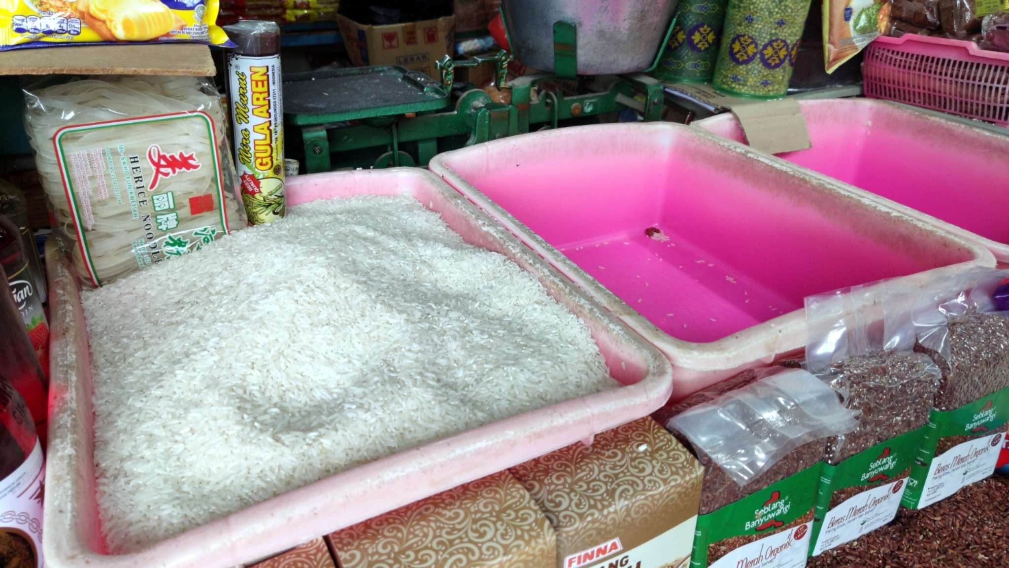 Ilustrasi harga beras melambung membuat pedagang sementara enggan menjual beras. (Foto: Fariz Yarbo/Ngopibareng.id)