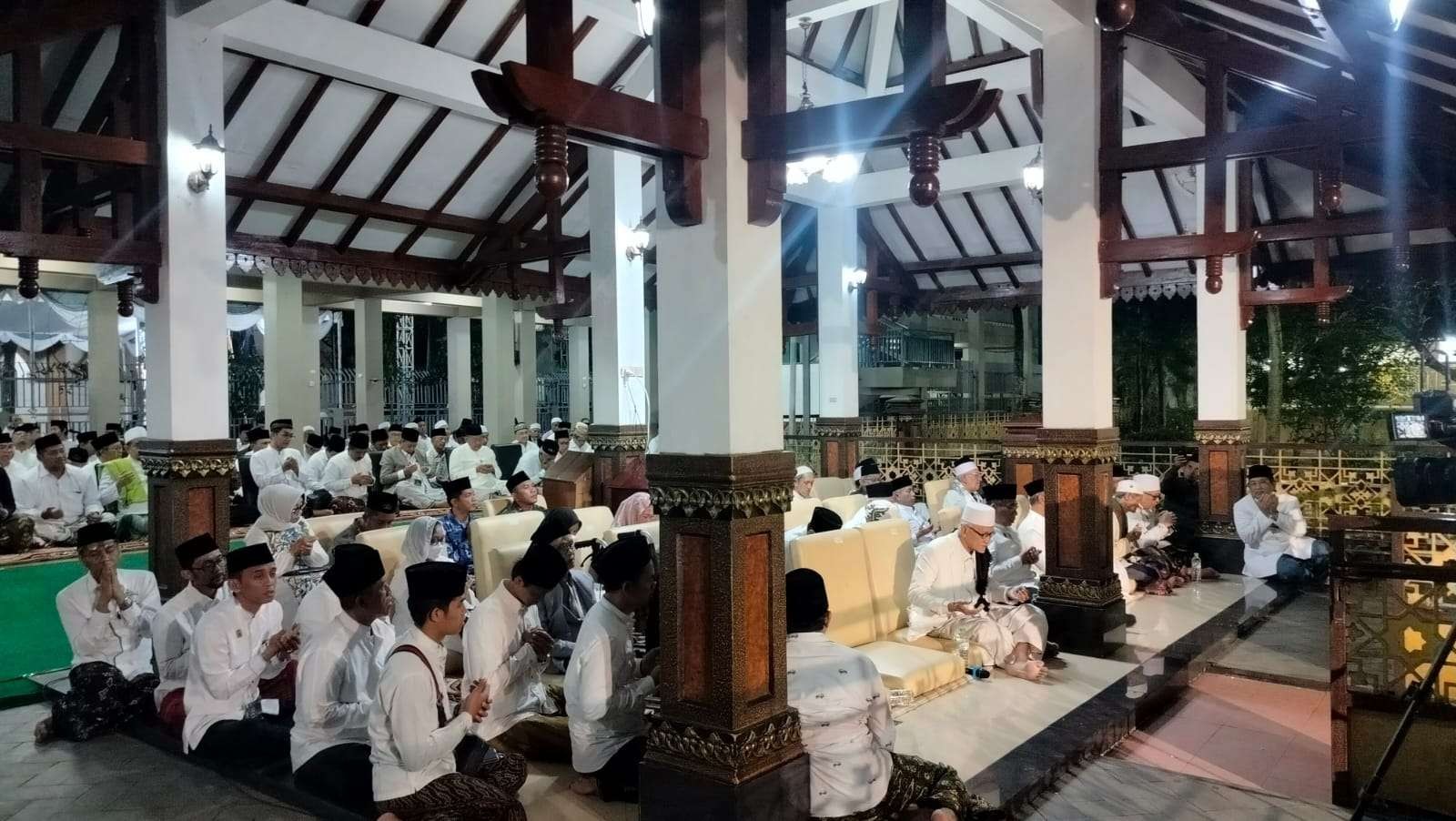 Tasyakuran 1 Abad NU dan Doa untuk Muassis-Masyayikh Nahdlatul Ulama di Pondok Pesantren Tebuireng Jombang. (Foto:lthn pbnu)