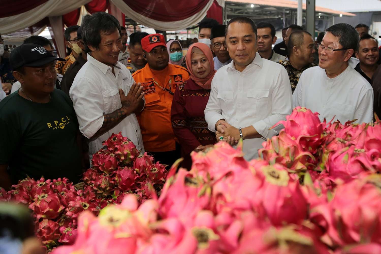 Walikota Surabaya, Eri Cahyadi saat berada di Pasar Induk Sidotopo. (Foto: Humas Pemkot Surabaya)