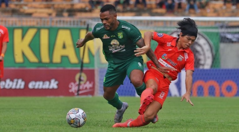 Pemain Persebaya, Paulo Victor saat melawan Borneo FC. (Foto: Fariz Yarbo/Ngopibareng.id)