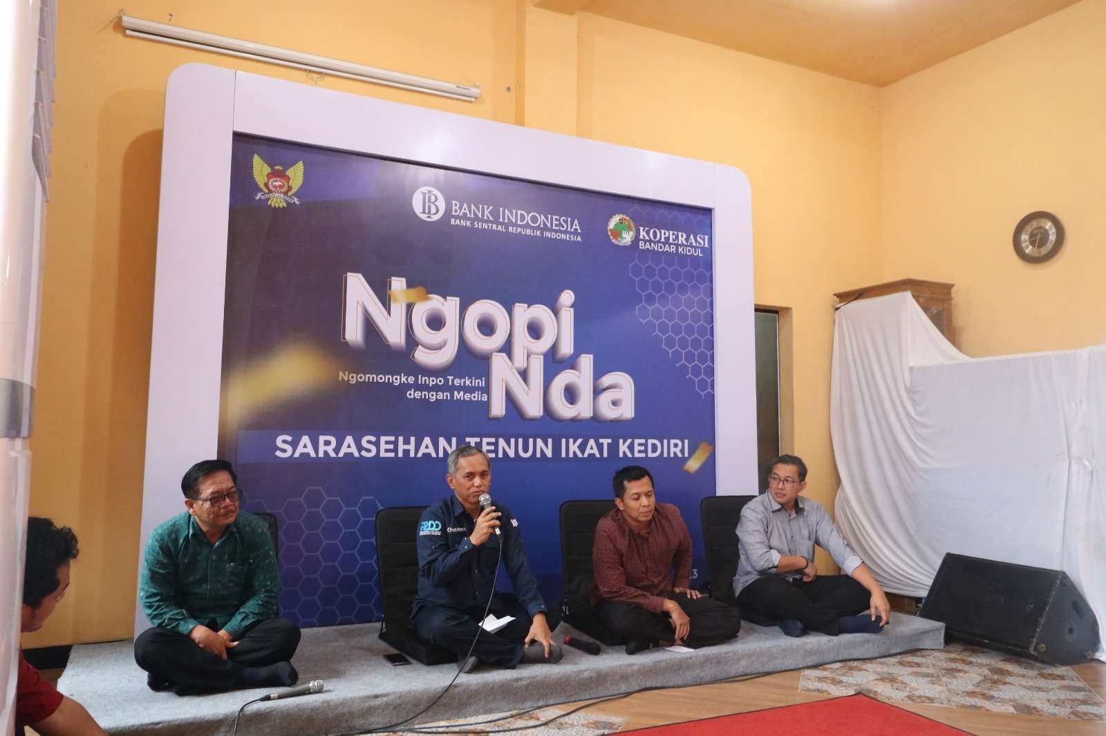 Perwakilan Bank Indonesia (BI) Kediri mendorong terbentuknya koperasi pengrajin tenun ikat di Kelurahan Bandar Kidul. (Foto: Istimewa)