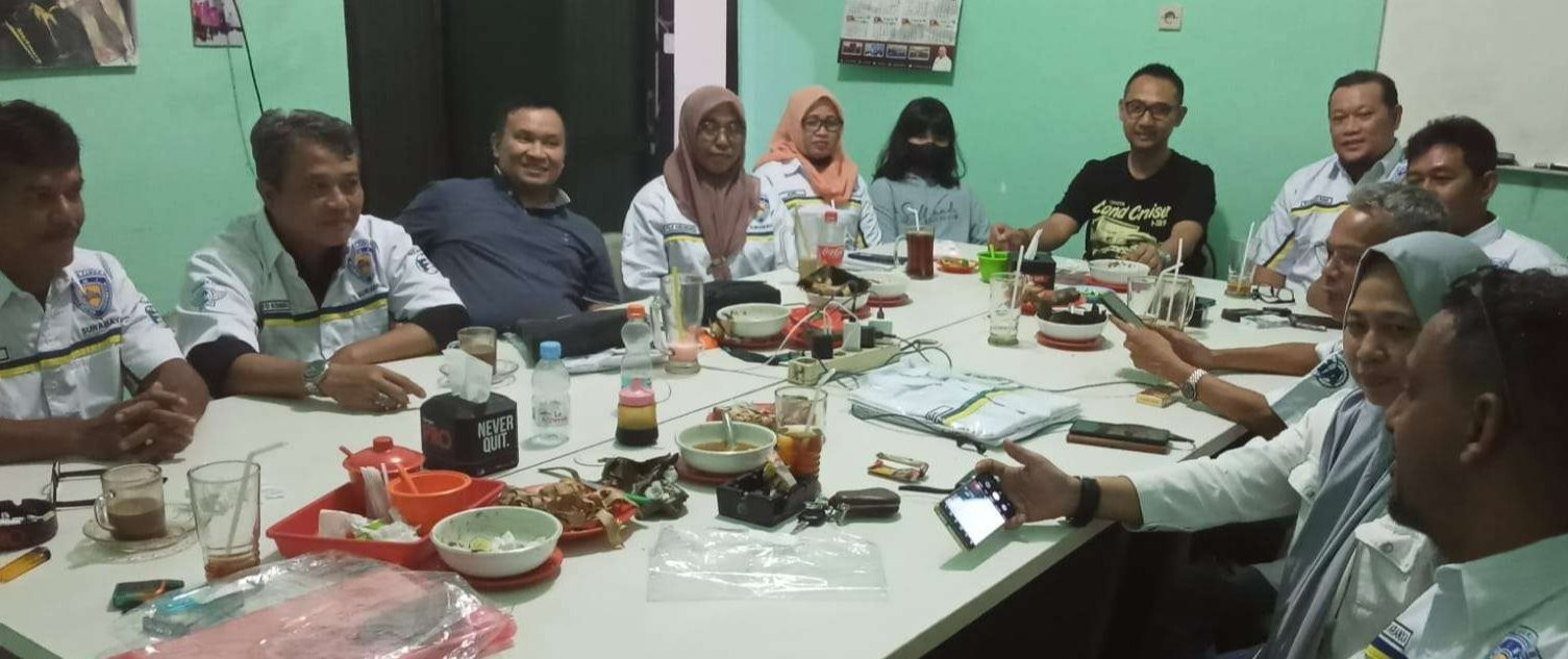 Pengurus IMI Kota Surabaya menggelar persiapan pelantikan yang akan disaksikan langsung oleh Walikota Surabaya Eri Cahyadi. (Foto: dok. IMI Kota Surabaya)