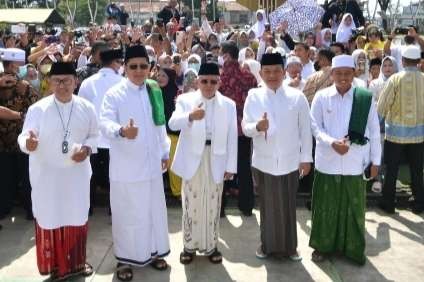 Wapres KH Ma'ruf Amin menghadiri Muhasabah dan Istigasah Doa Keselamatan Bangsa   di Masjid Agung Cianjur, Jalan Siti Jenab  Pamoyanan Cianjur ( foto: Bpmi Setwapres)