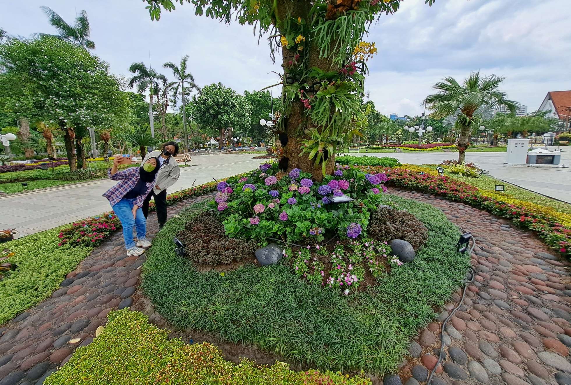 Taman Surya Balai Kota yang penataanya akan segera selesai. (Foto: Pita Sari/Ngopibareng.id)