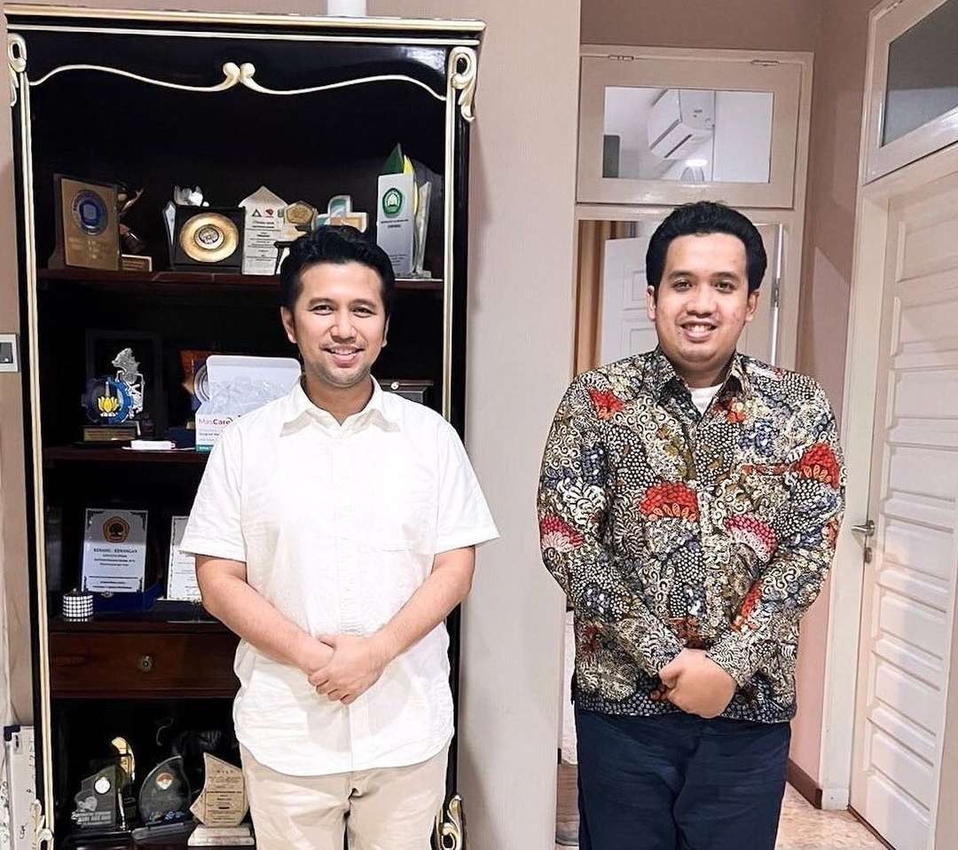 Ali Mannagalli Parawansa (kanan) diisukan pindah ke PAN, padahal kan baru dilantik oleh Email Dardak selaku Ketua DPD Demokrat Jatim, pada 22 April 2022. (Foto: Instagram@aliparawansa)