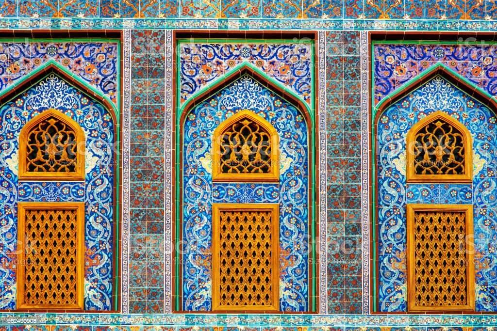 Ornamen di sebuah pintu masjid, keindahan spiritual. (Ilustrasi)