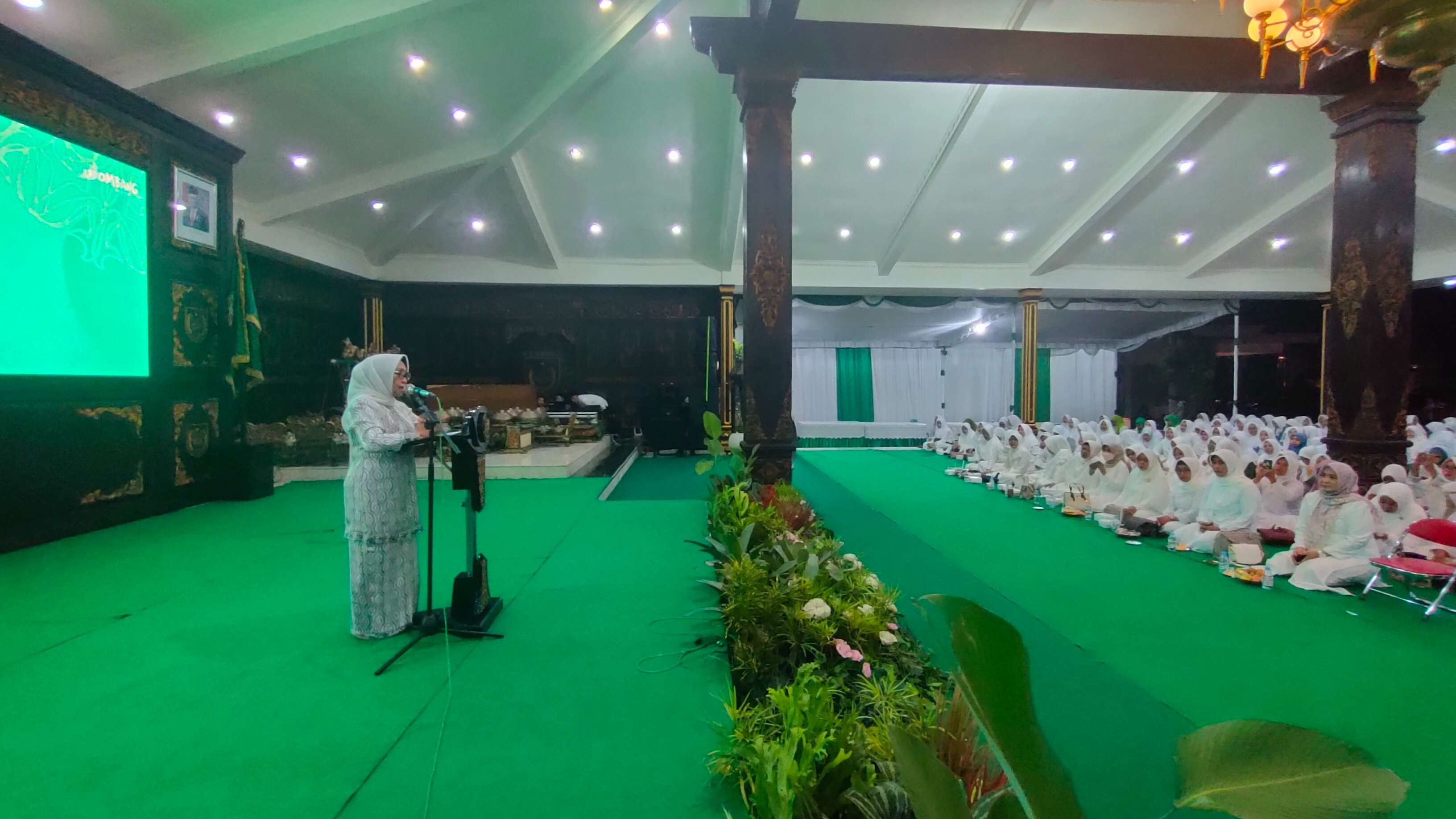 Pemerintah Kabupaten Jombang menyelenggarakan tasyakuran sebagai wujud rasa syukur atas suksesnya acara Harlah 1 Abad NU di Sidoarjo. Acara ini digelar di pendopo, Jumat 10 Februari 2023 malam. (Foto: Istimewa)