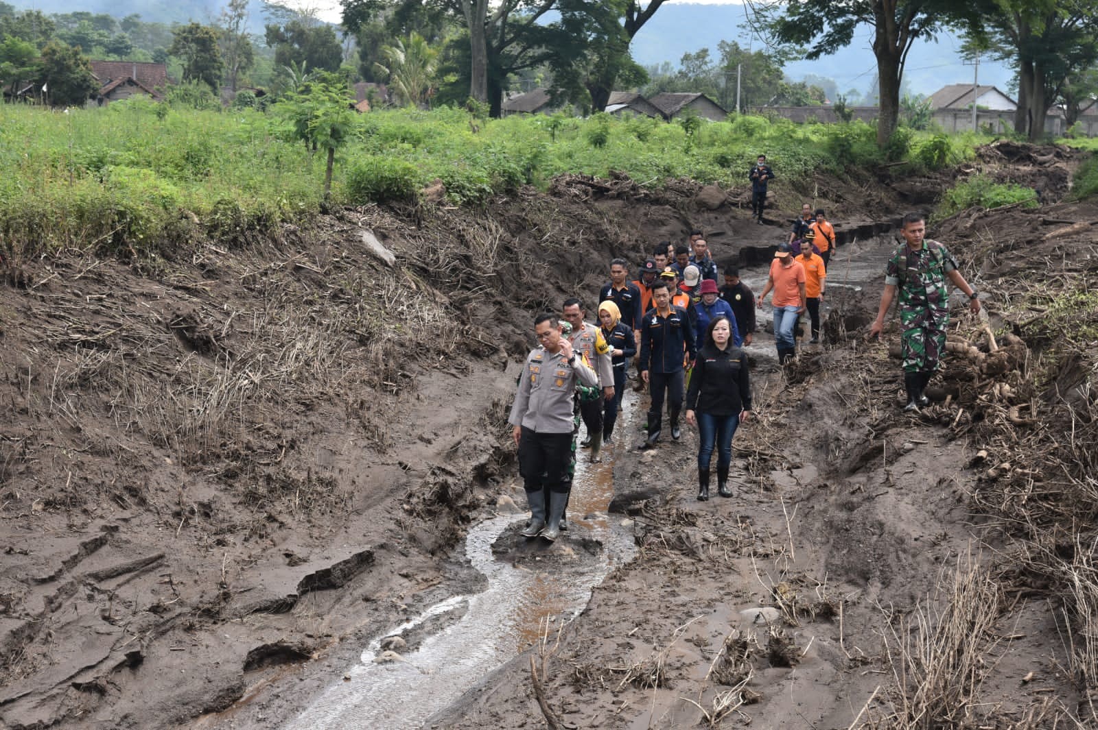 Penyempitan dan pendangkalan Sungai Ijen menjadi penyebab air meluap hingga terjadi banjir bandang di Kecamatan Ijen Sempol Bondowoso.(Foto: Guido Saphan/Ngopibareng.id)