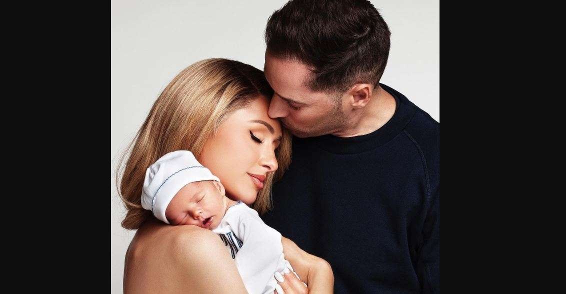 Paris Hilton dan sang suami, Carter Reum, memberi nama anak pertamanya Phoenix Barron Hilton Reum. (Foto: Instagram Paris Hilton)