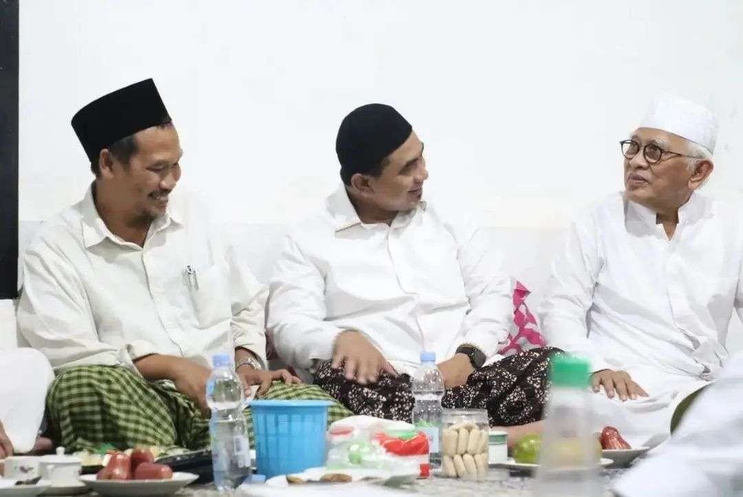 KH Ahmad Bahauddin Nursalim (Gus Baha'), Wagub Jawa Tengah H Taj Yasin (Gus Yasin) dan KH Ahmad Mustofa Bisri di Rembang. (Foto: dok/Ngopibareng.id)