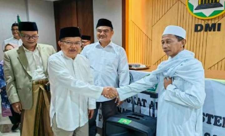 Ketua Umum Pengurus Pusat DMI, Jusuf Kalla usai menandatangani surat edaran menyabut bulan suci Ramadhan. (Foto: Dokumentasi DMI)