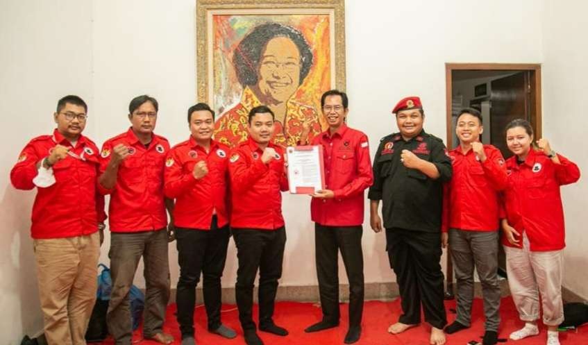 Fuad Benardi (tengah) bersama Adi Sutarwijono saat dipilih menjadi Ketua DPC BMI Kota Surabaya. (Foto: Ist)