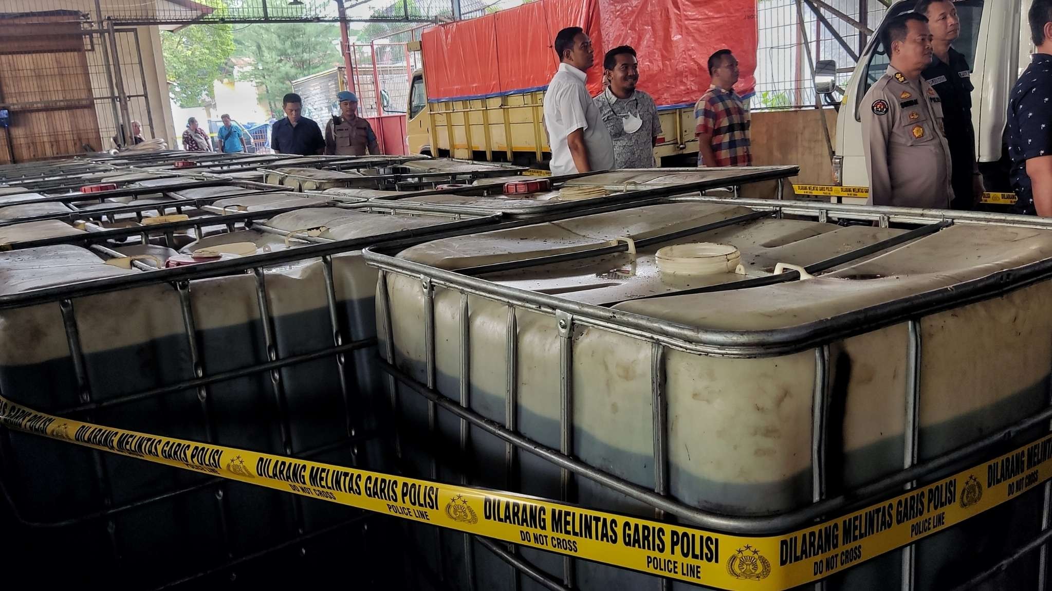 Barang bukti BBM bersubsidi diamankan Polda Jatim. (Foto: Fariz Yarbo/Ngopibareng.id)