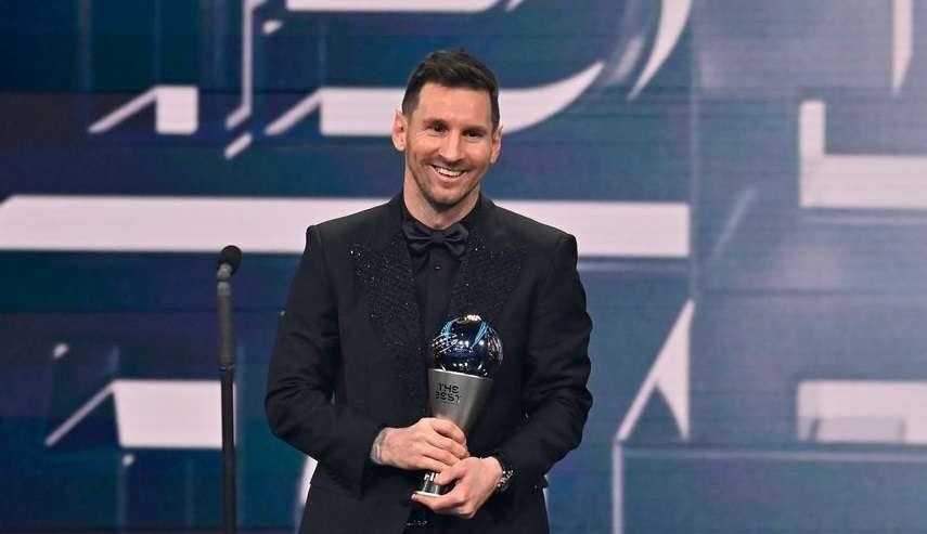 Lionel Messi meraih penghargaan Pemain Pria Terbaik FIFA 2022. (Foto: Twitter/@PSG_inside)