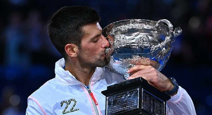 Novak Djokovic menjadi petenis terlama yang memegang peringkat 1 dunia. (Foto: Twitter/@DjokerNole)