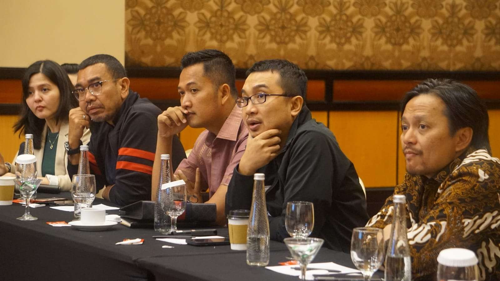 Sejumlah pimpinan klub mengikuti sarasehan sepak bola nasional di Hotel Sheraton, Surabaya, Sabtu 4 Maret 2023. (Foto: Fariz Yarbo/Ngopibareng.id)