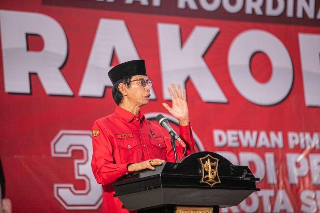 Ketua DPC PDIP Kota Surabaya saar memberikan sambutan dalam rakorcab. (Foto: Dok DPC PDIP Surabaya)