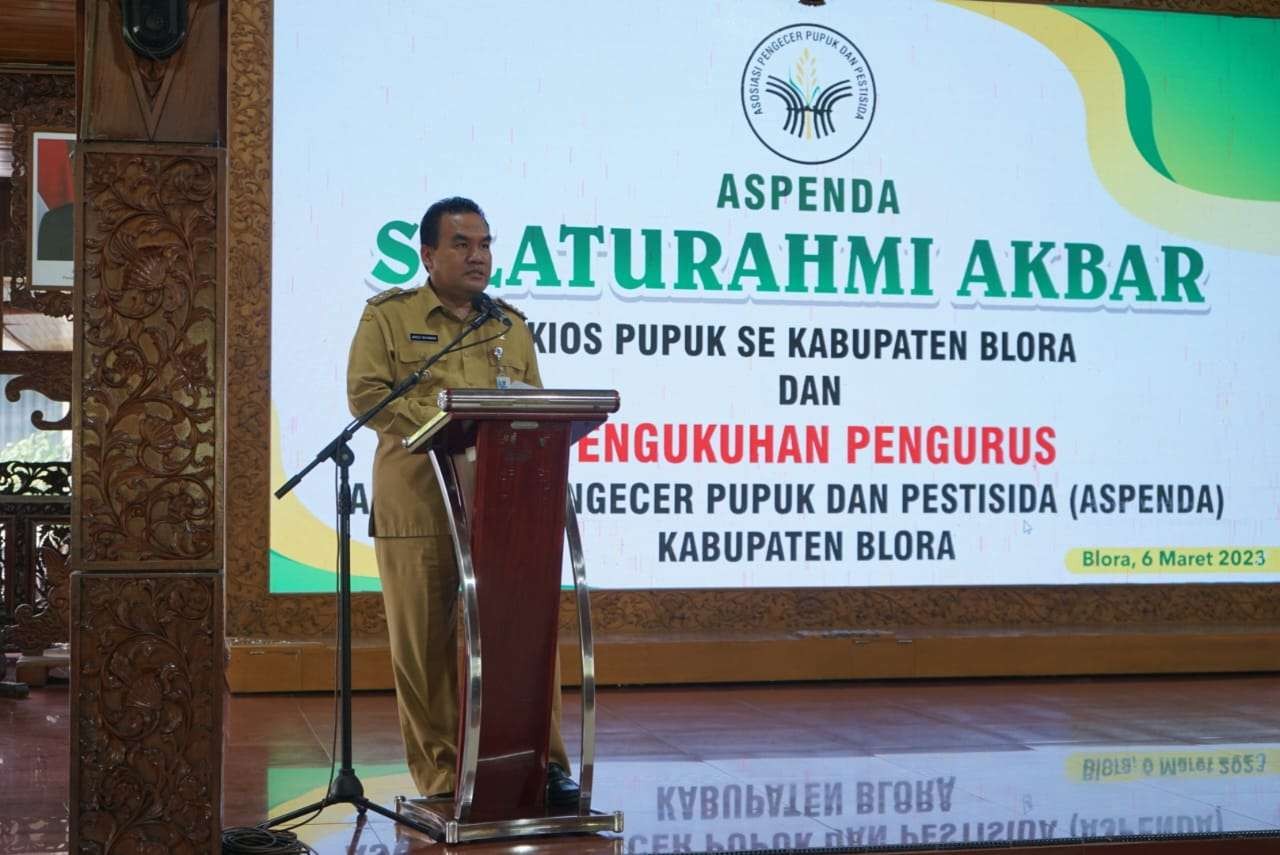 Bupati Blora Arief Rohman meminta agar Kios Penyalur Pupuk Lengkap (KPL) yang ada di Blora tak mempersulit penyaluran pupuk kepada petani. (Foto: Istimewa)