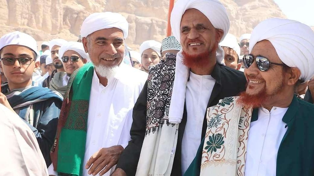 Habib Umar bin Hafidz bersama para ulama Hadramaut, Yaman. (Foto: dok/Ngopibareng.id)