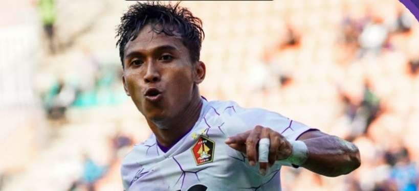 Mohammad Khanafi mencetak gol kedua Persik ke gawang Persib. Persik melanjutkan tren positifnya dengan mengalahkan Persib Bandung 2-0. (Foto: Twitter/@persikfckediri)