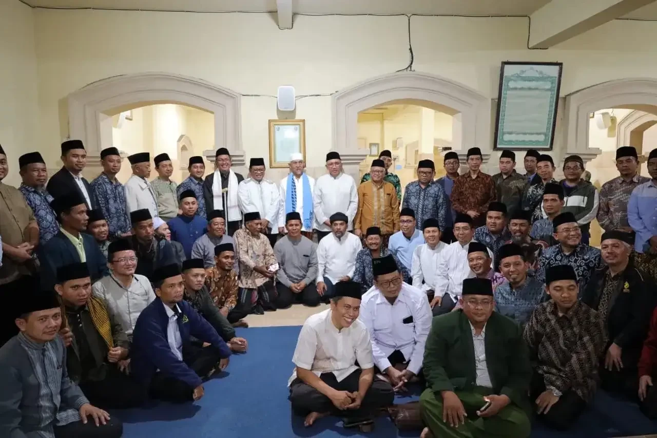 Ketua Umum Forum Pesantren Alumni Gontor, menyebutkan, silaturahmi ini ibarat dirinya bersama alumni lainnya, sowan kepada guru dan tokoh panutan umat Islam. (Foto: pp lirboyo)