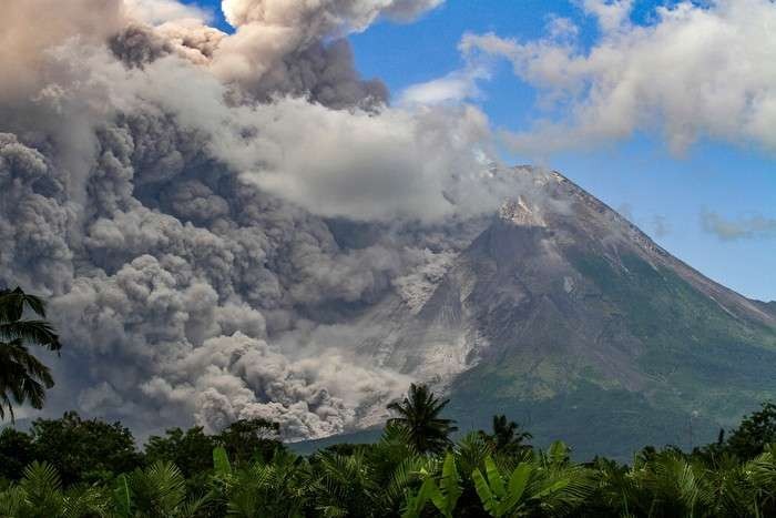 Penampakan Gunung Merapi yang mengalami erupsi. (Foto: BPTKG)