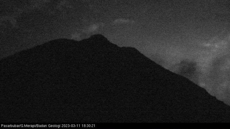 Kamera yang menangkap aktivitas Gunung Merapi dari Pasar Bubar, Boyolali, pada Sabtu 11 Maret 2023. (Foto: dok. BPPTKG)