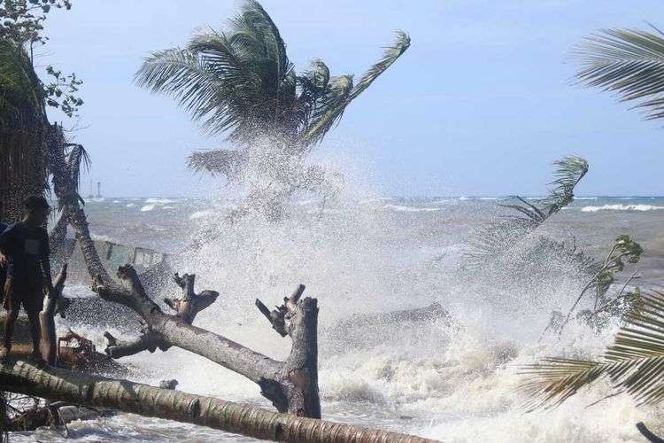BMKG keluarkan peringatan gelombang tinggi di sejumlah perairan Indonesia. (Foto: Ilustrasi)